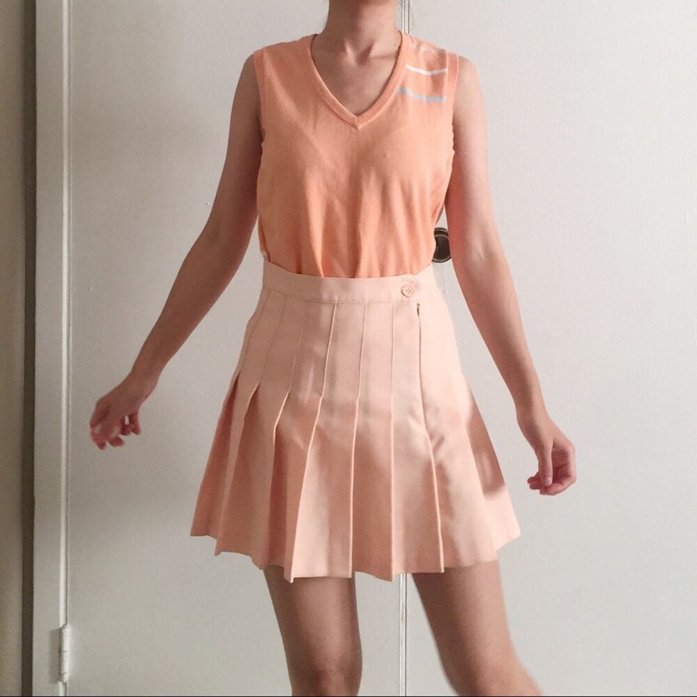 Izod Golf Pastel Tangerine V-Neck Knit Top.--ZA2